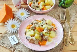 Жаркое из свинины с тыквой и грибами