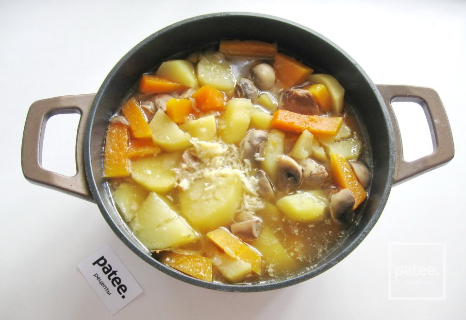 Жаркое из свинины с тыквой и грибами - Шаг 12