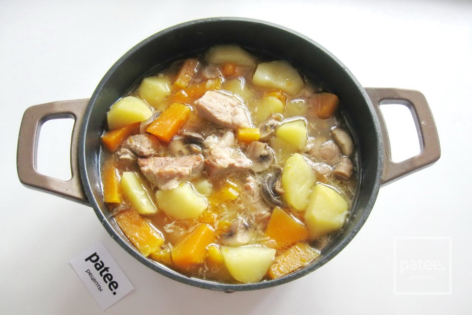 Жаркое из свинины с тыквой и грибами - Шаг 13