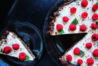 Шоколадно-мятный тарт с малиной