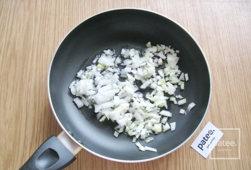 Тушеная капуста с тыквой и салями - Шаг 2