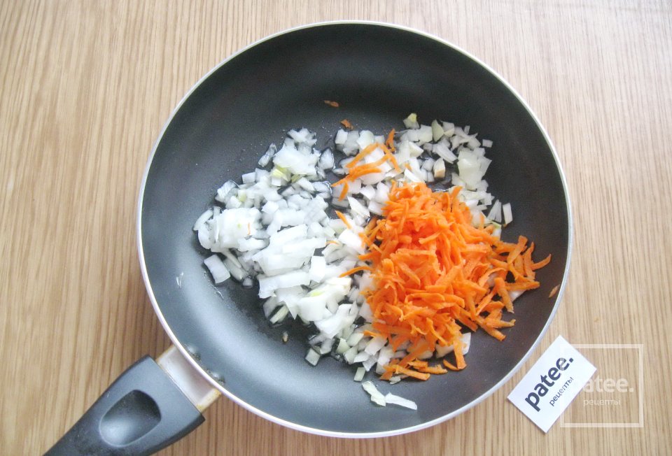 Тушеная капуста с тыквой и салями - Шаг 3