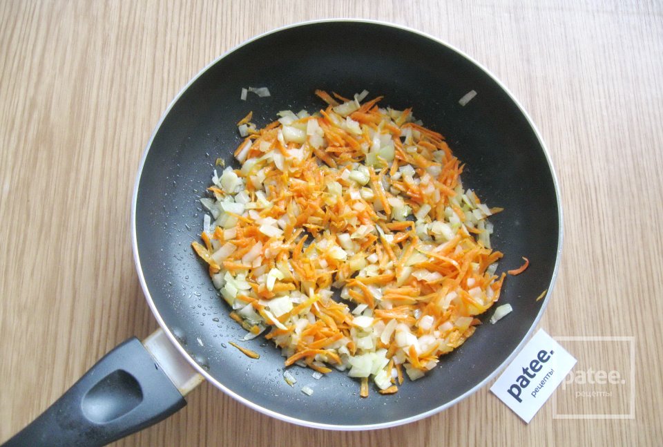 Тушеная капуста с тыквой и салями - Шаг 4