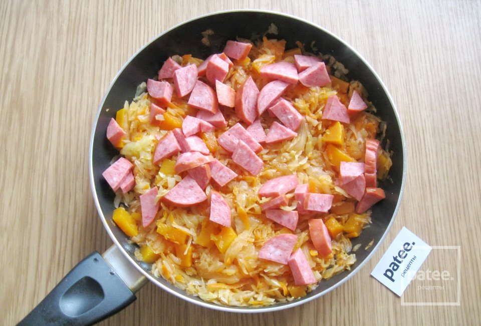 Тушеная капуста с тыквой и салями - Шаг 12