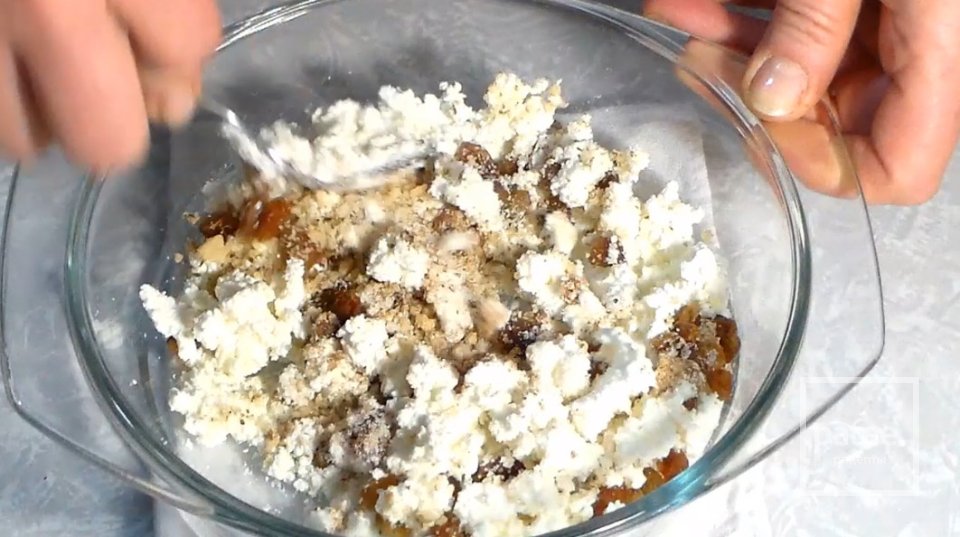 Печёные яблоки с творожной начинкой. С орехами и изюмом - Шаг 1