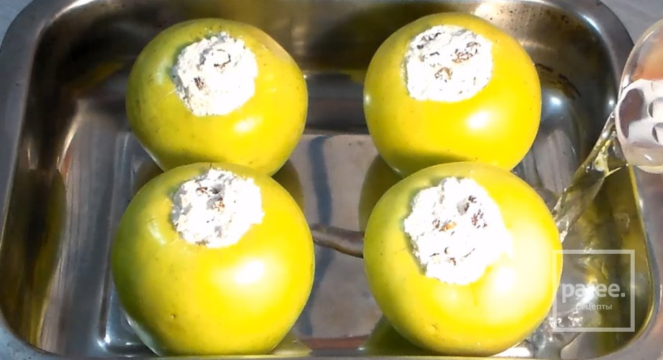 Печёные яблоки с творожной начинкой. С орехами и изюмом - Шаг 4