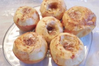 Печеные яблоки с медом и корицей
