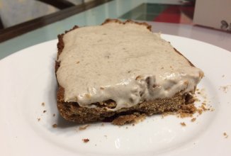 Cookies with bananas ice-cream