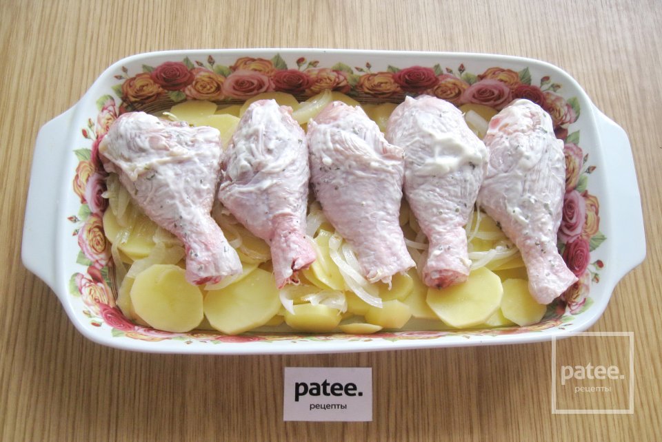 Куриные голени с картофелем в духовке - Шаг 7