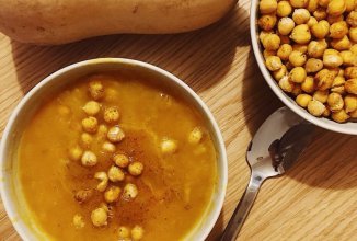 Пряный суп-пюре из тыквы с печёным нутом