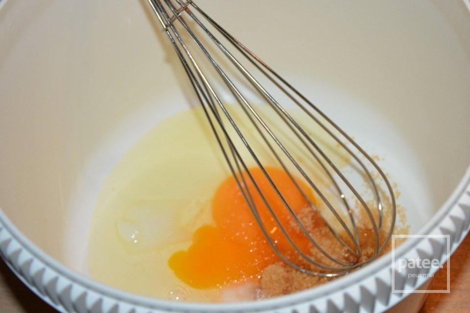 Пышные оладушки на кефире - Шаг 1