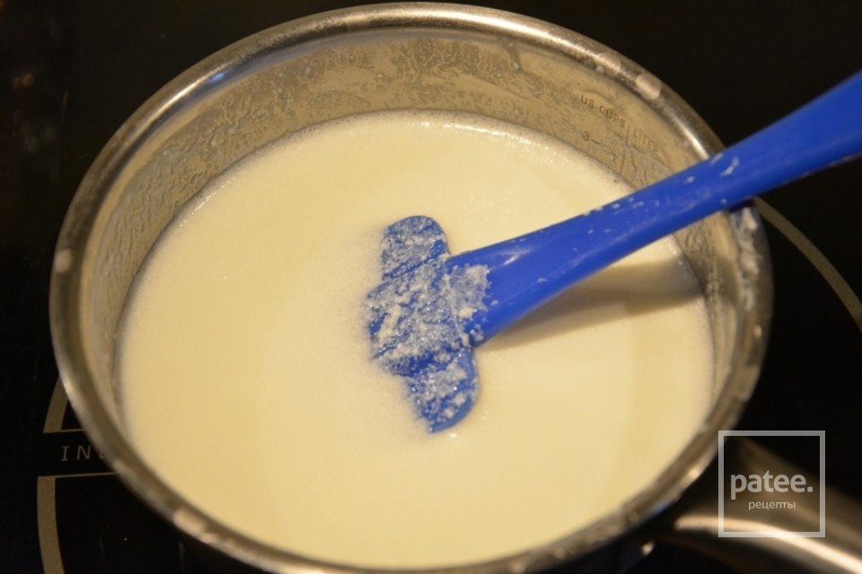 Пышные оладушки на кефире - Шаг 2