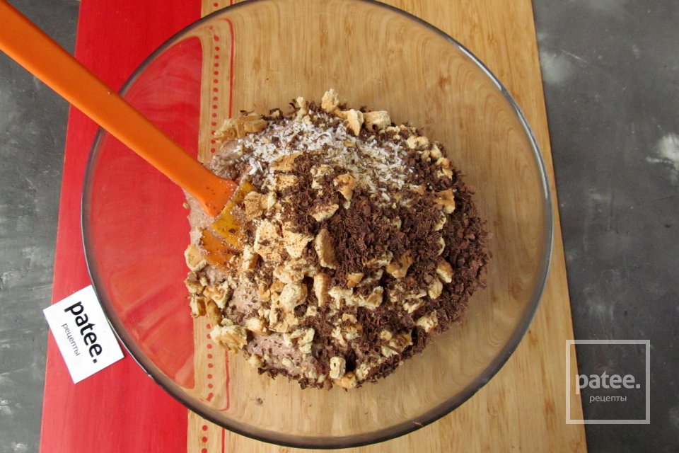 Шоколадная пасха с кокосом и печеньем - Шаг 10