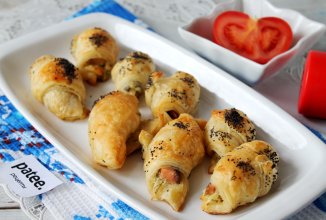 Закуска из слоёного теста с форелью