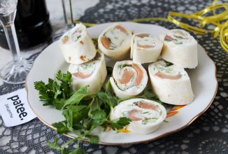 Закусочные рулетики с лососем и творожным сыром