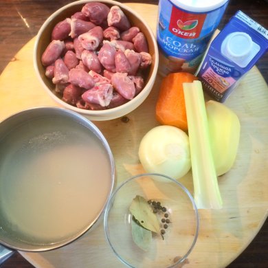 Сливочный суп с куриными сердечками в мультиварке - Шаг 1