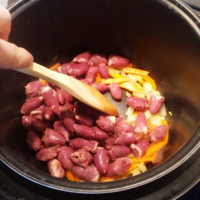 Сливочный суп с куриными сердечками в мультиварке - Шаг 2