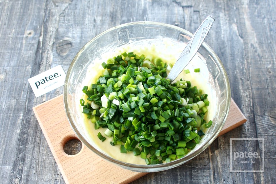 Заливной пирог с зеленым луком - Шаг 11