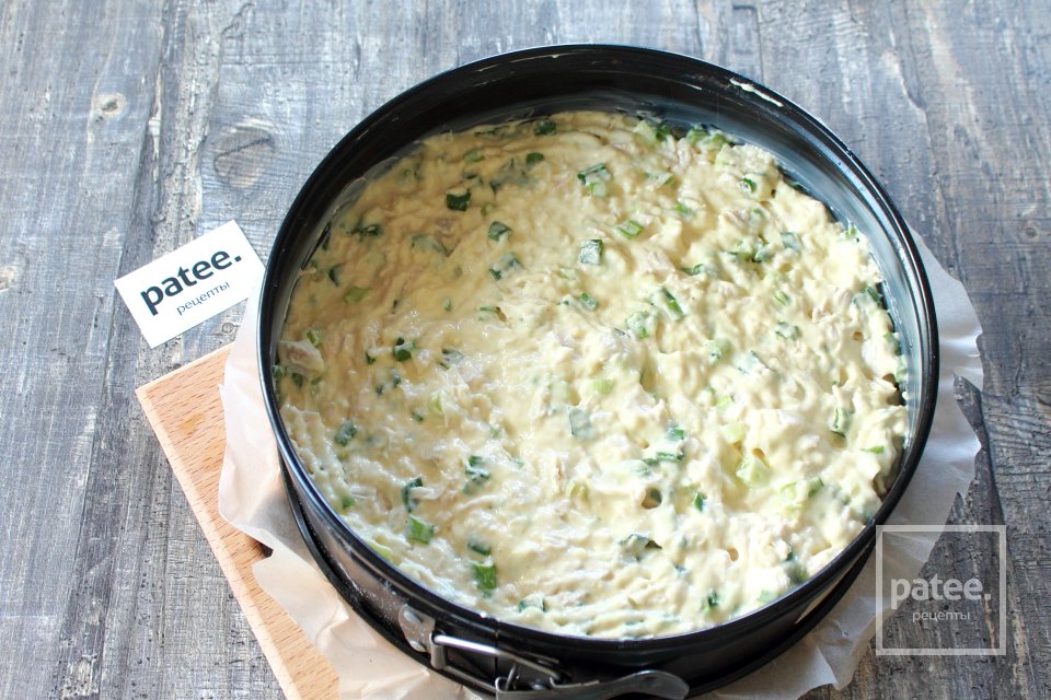 Заливной пирог с зеленым луком - Шаг 13