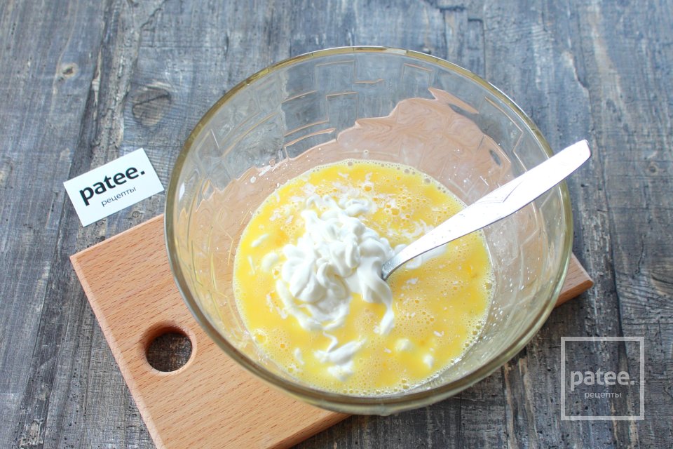 Заливной пирог с зеленым луком - Шаг 7