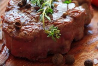 Говяжий стейк с перцами