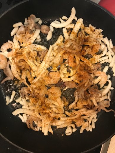 Спагетти со сливочным соусом из морепродуктов - Шаг 8