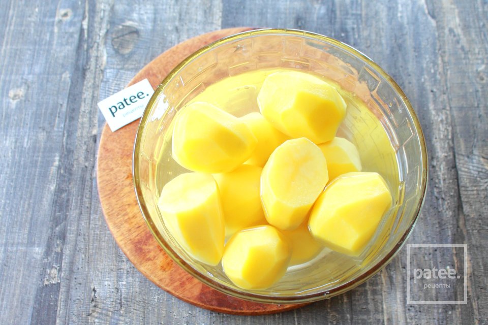 Картофель запеченный под сливочно-чесночным соусом - Шаг 2