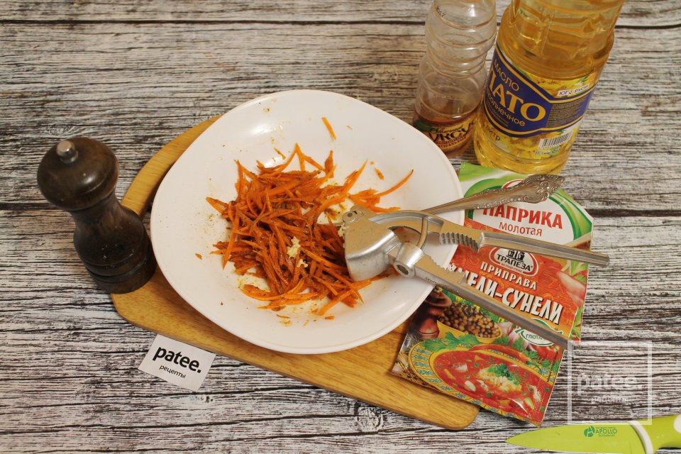 Салат из корейской моркови с куриными желудками - Шаг 8