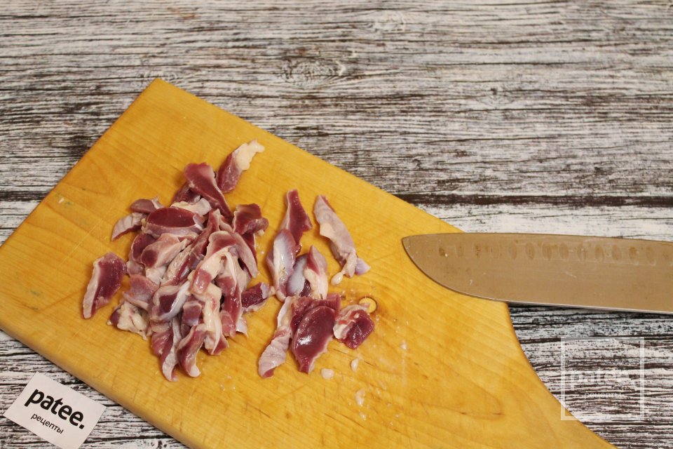 Салат из корейской моркови с куриными желудками - Шаг 9