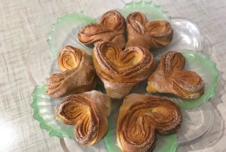 Булочки-сердечки с сахаром