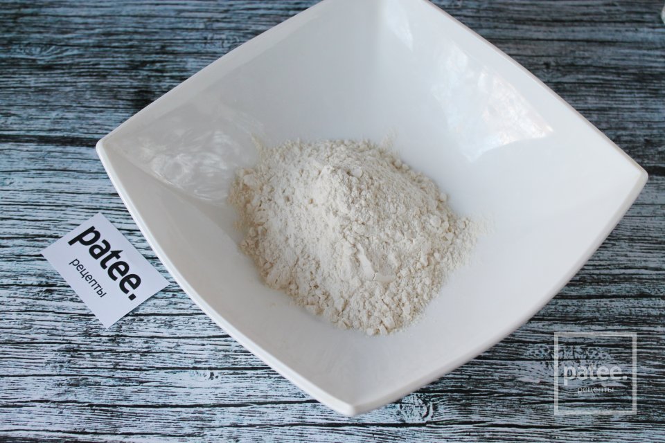 Пирог на майонезе с курагой и орехами - Шаг 2