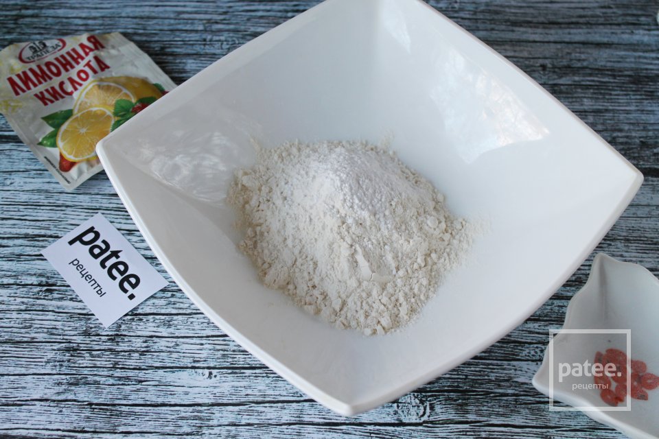 Пирог на майонезе с курагой и орехами - Шаг 3