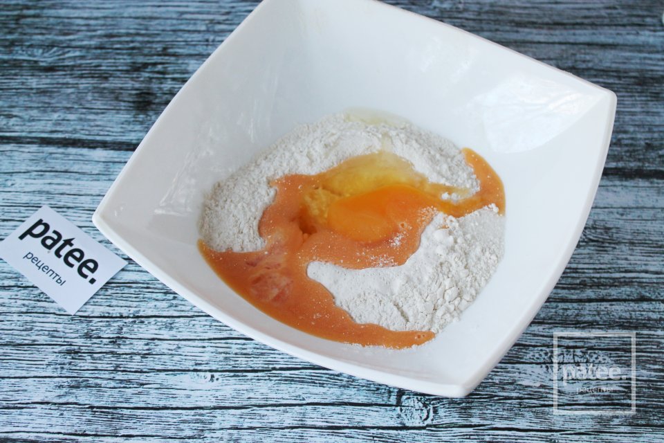 Пирог на майонезе с курагой и орехами - Шаг 5