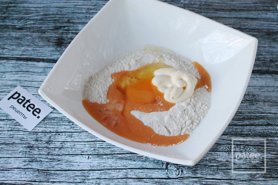 Пирог на майонезе с курагой и орехами - Шаг 6