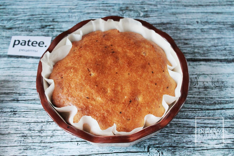 Пирог на майонезе с курагой и орехами - Шаг 13