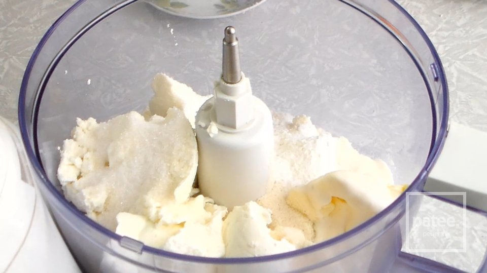 Готовим сырники в духовке - Шаг 1