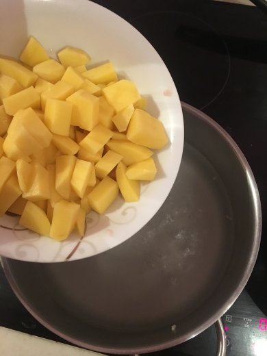 Сырный суп самый простой и вкусный 🤤 - Шаг 2