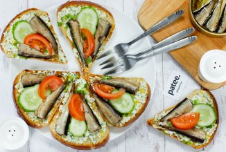 Бутерброды со шпротами и яйцом