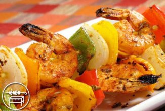 Шашлыки из креветок в маринаде из лайма и халапеньо