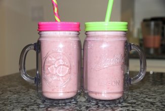 Бананово клубничный смузи