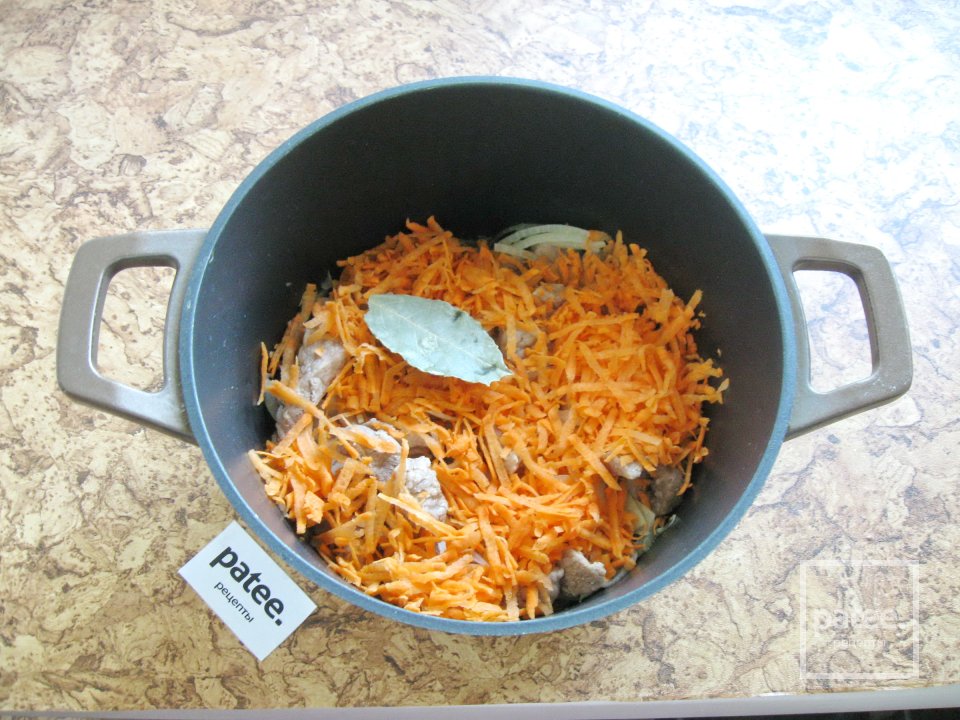 Гуляш из свинины с морковью - Шаг 7