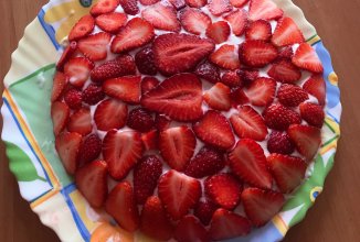 Блинный торт с клубникой