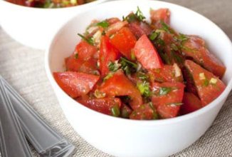 Салат из помидоров с мятой