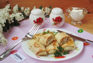 Блинчики со свининой, рисом и зеленым луком