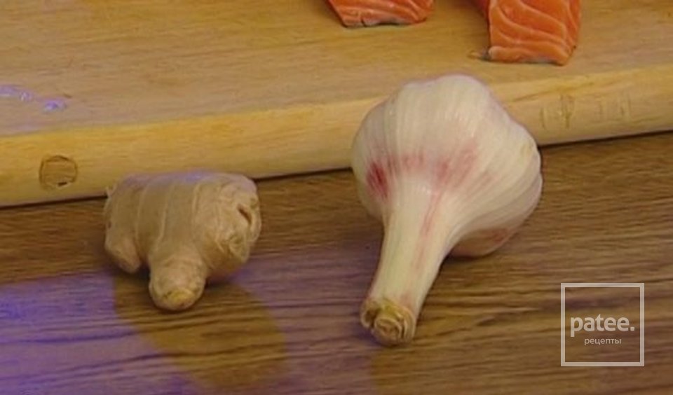 Маринованная семга на гриле с хлебом и салатом - Шаг 3