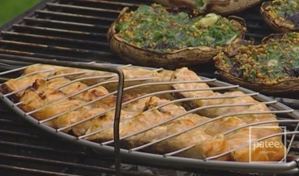 Маринованная семга на гриле с хлебом и салатом - Шаг 8