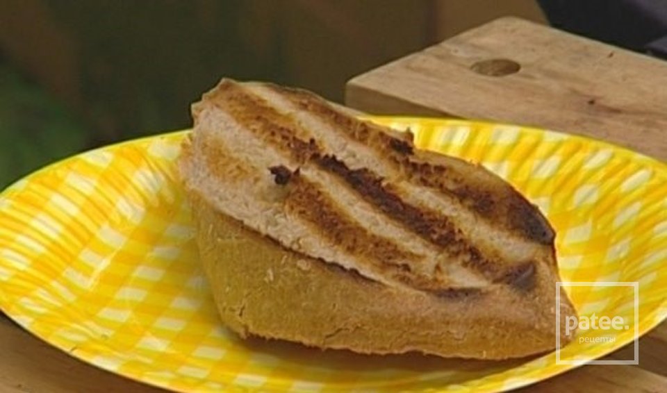 Маринованная семга на гриле с хлебом и салатом - Шаг 9