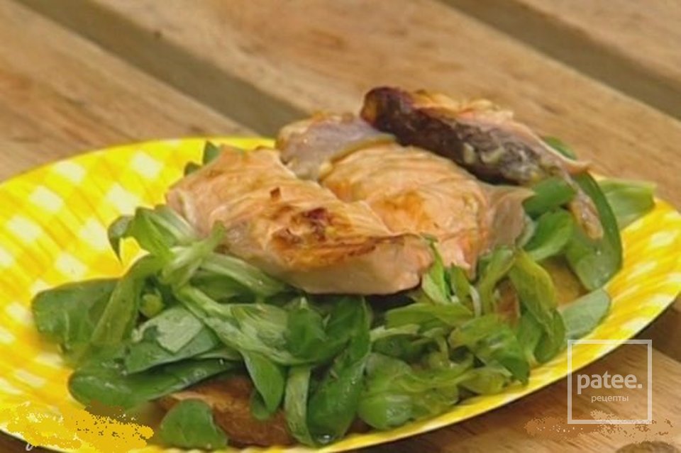 Маринованная семга на гриле с хлебом и салатом - Шаг 11