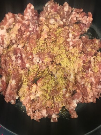 Свиной фарш в сметанном соусе с картошкой )😜 - Шаг 2