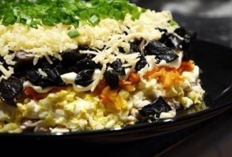 Слоеный с курицей .